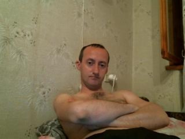 10303-petia2300-caucasian-male-medium-cock-webcam-green-eyes-trimmed-pussy